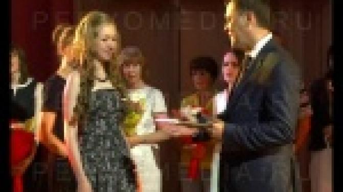 Юных первоуральцев наградили за "Особые успехи в учении"