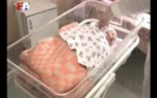 В Первоуральске продолжаются поиски женщины, оставившей новорождённого младенца на триста двадцать первом километре трассы Пермь - Екатеринбург.