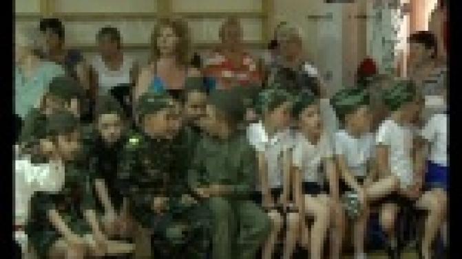 Почтили память павших и юные первоуральцы.