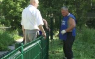 На детской площадке, что на Комсомольской, сегодня было шумно