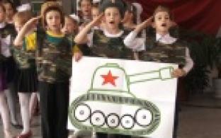 День России школьники встречают песней