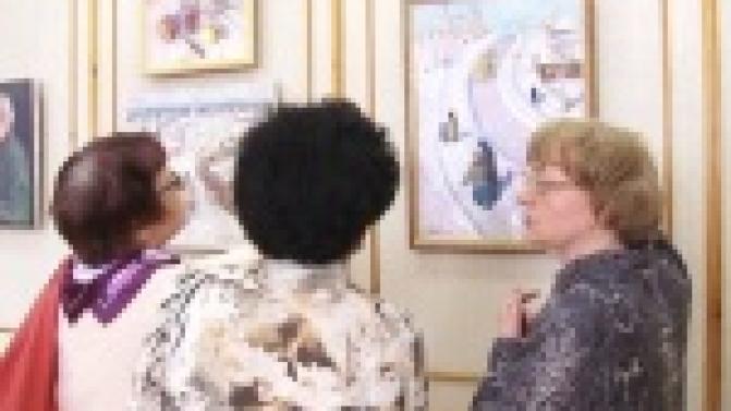 Масло и акрил, холст и винил - в музее истории ПНТЗ открылись сразу две выставки