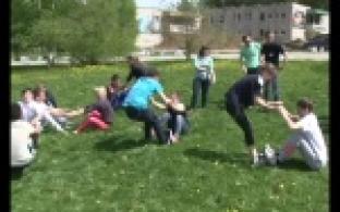 Создать лучшую команду и победить.