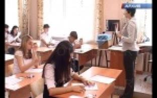 Проверка знаний для нескольких сотен выпускников стартовала сегодня.