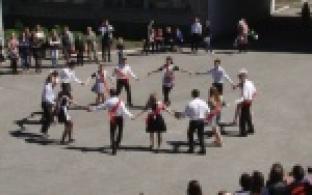 Последний звонок прозвенел сегодня для всех одиннадцатиклассников