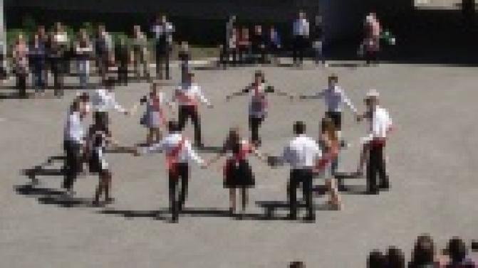 Последний звонок прозвенел сегодня для всех одиннадцатиклассников