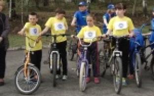 Командная экипировка, боевая речевка - это обязательные атрибуты конкурса "безопасное колесо"