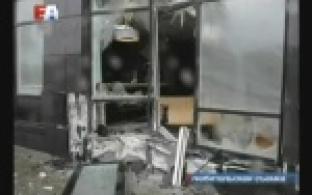 В ресторан приехал на машине.