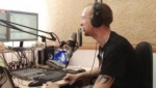 В машине, автобусе, метро и дома. Услышать новости или музыку сегодня можно практически в любом месте