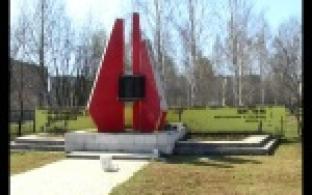 Памятник учителям и выпускникам, погибшим в ходе Великой Отечественной войны, начали ремонтировать