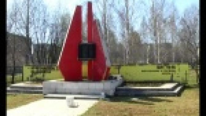 Памятник учителям и выпускникам, погибшим в ходе Великой Отечественной войны, начали ремонтировать