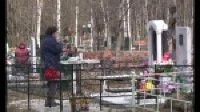 Православные первоуральцы сегодня отмечают Радоницу.