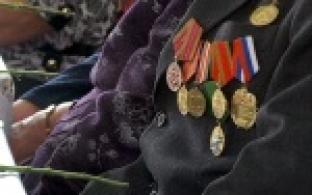 В Билимбае вручают юбилейные медали фронтовикам и труженикам тыла.