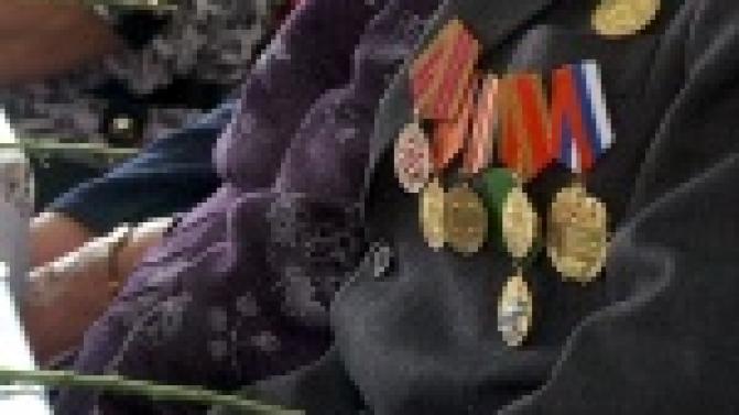 В Билимбае вручают юбилейные медали фронтовикам и труженикам тыла.