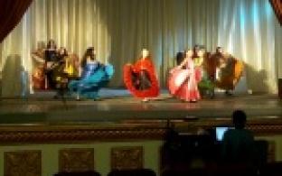 Яркие платья, длинные волосы, звонкие голоса и вольная душа...