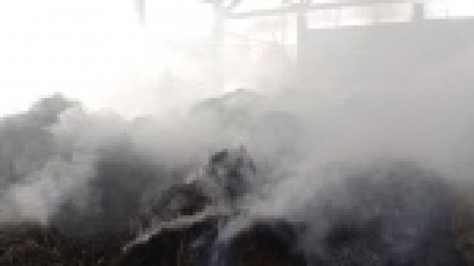 В Новоуткинске сгорел сенной склад.