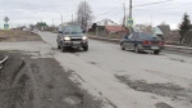 Дорожники приступили к ямочному ремонту на проблемных участках в Первоуральске.