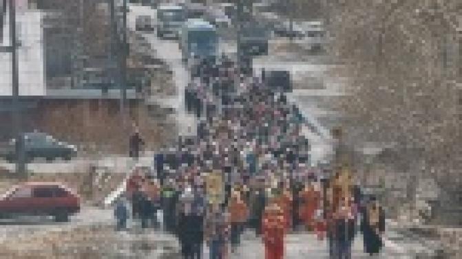 В Первоуральске впервые состоялся крестный ход вне церковной ограды.