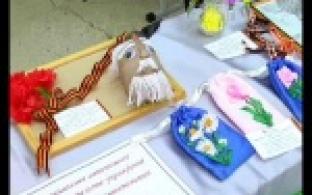 Поделками и рисунками прививают патриотизм.