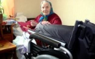 Цветы, медали и ...коляски.