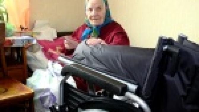 Цветы, медали и ...коляски.