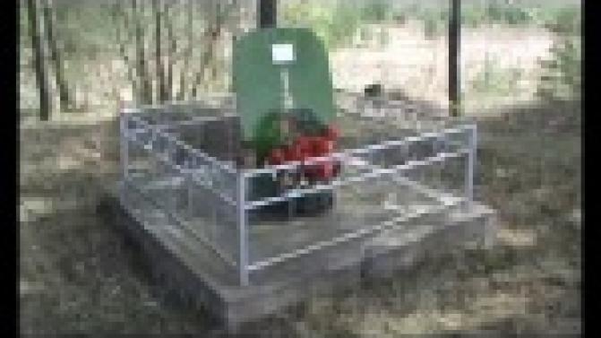 Его работа - быть на страже закона. Его долг - восстанавливать историческую справедливость