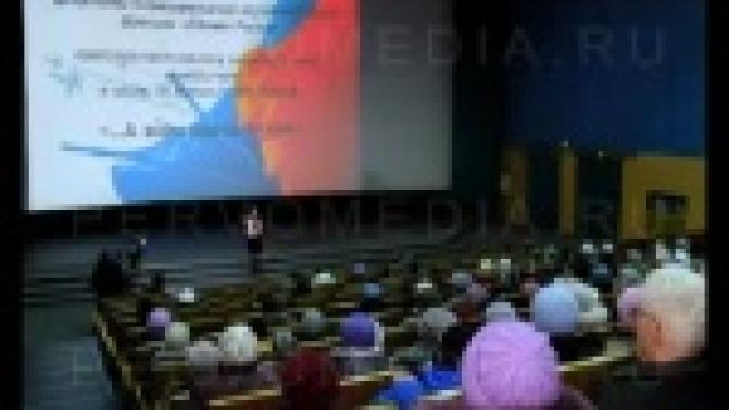 Пенсионеры и ветераны со всего города отправились сегодня в кинотеатр "Восход".