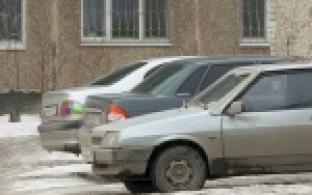 Накануне ночью в Талице неизвестные оставили пять отечественных машин без источников питания