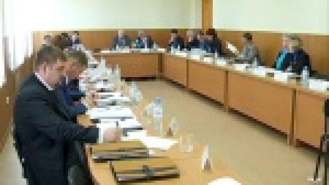 Энергоэффективность, патриотическое воспитание и устав муниципалитета.