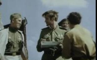 Ветераны со всех районов города пришли сегодня на бесплатный киносеанс.