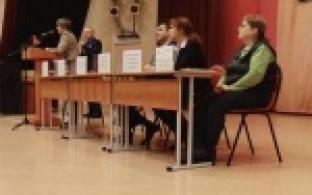 Требуются слесари, медсестры и подсобные рабочие.