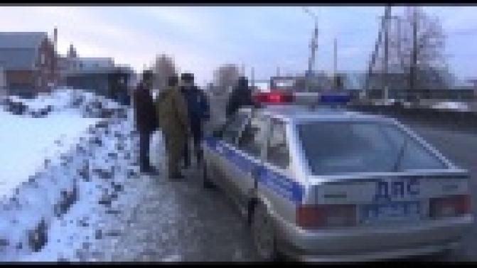 Попал под автобус и скончался на месте.