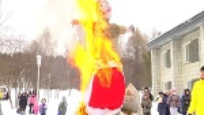 В Первоуральске проводили масленицу