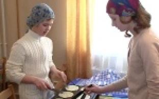 Первоуральские дети учились сегодня печь блины