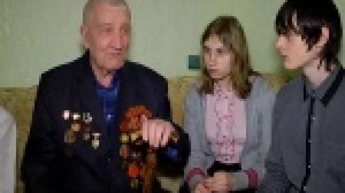 Первоуральские школьники отправились в гости к ветеранам.