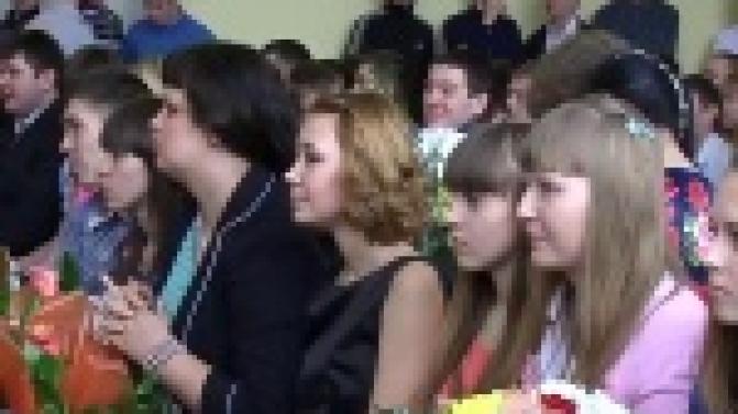 В Первоуральском Политехникуме сегодня вручали дипломы выпускникам.