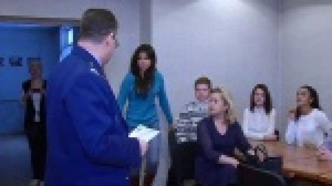 В прокуратуру пришли школьники.