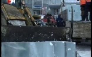 Сегодня в центр города привезли лёд.