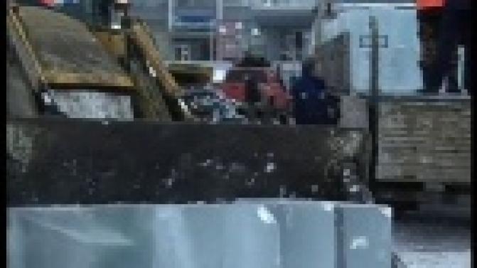 Сегодня в центр города привезли лёд.