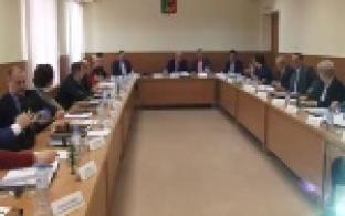 На детях и учителях экономить не будут.