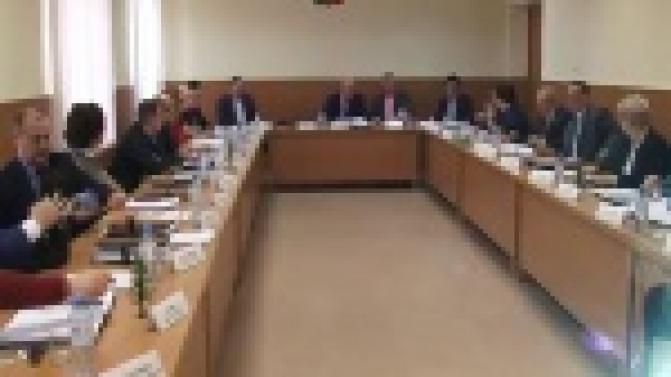 На детях и учителях экономить не будут.