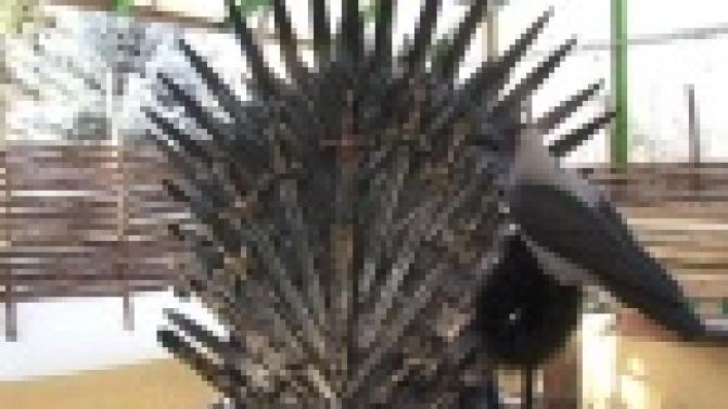 Миллионы фанатов саги "Игра престолов" мечтают о такой реликвии у себя дома.