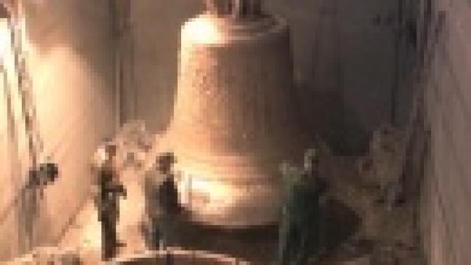 В Каменске-Уральском отлили огромный колокол.