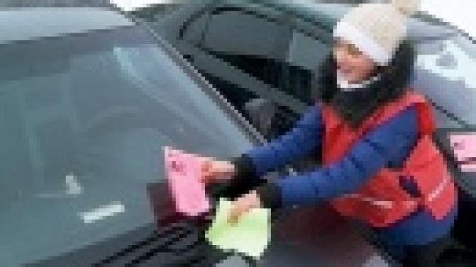 Берегись опасных горок! Юные инспекторы дороги выходят с плакатами на городские улицы.