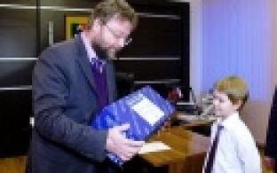 Дедом Морозом для первоуральского фигуриста стал Владимир Путин.