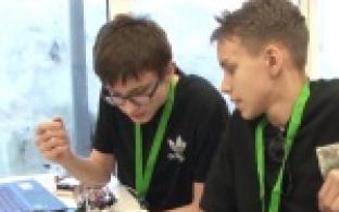 Порядка 70 юных изобретателей из Первоуральска принимают участие во Всероссийском фестивале технического креатива «ТехноМарт», который сейчас проходит в уральской столице