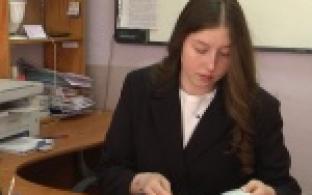 Молодой преподаватель, который не просто ведёт уроки русского языка и литературы, а вдохновляет ребят творить и просто является другом, к которому можно прийти с любым вопросом – речь о Яне Шевляковой