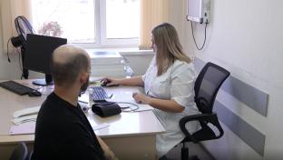 Пройти обследование на аппарате УЗИ, проверить внутриглазное давление, получить консультацию хирурга – и всё это в одном месте и без очередей