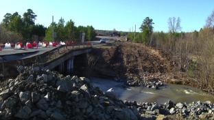 В Перескачке начали строить временную переправу