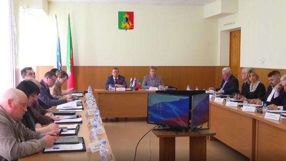 На очередном заседании Думы первоуральские депутаты рассмотрели почти два десятка вопросов